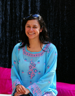 Sonia: headshot of French, English, and Spanish conference interpreter, Sonia