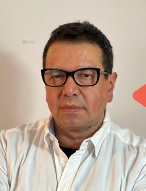 retrato de Álvaro, responsable de audiovisuales para eventos multilingües